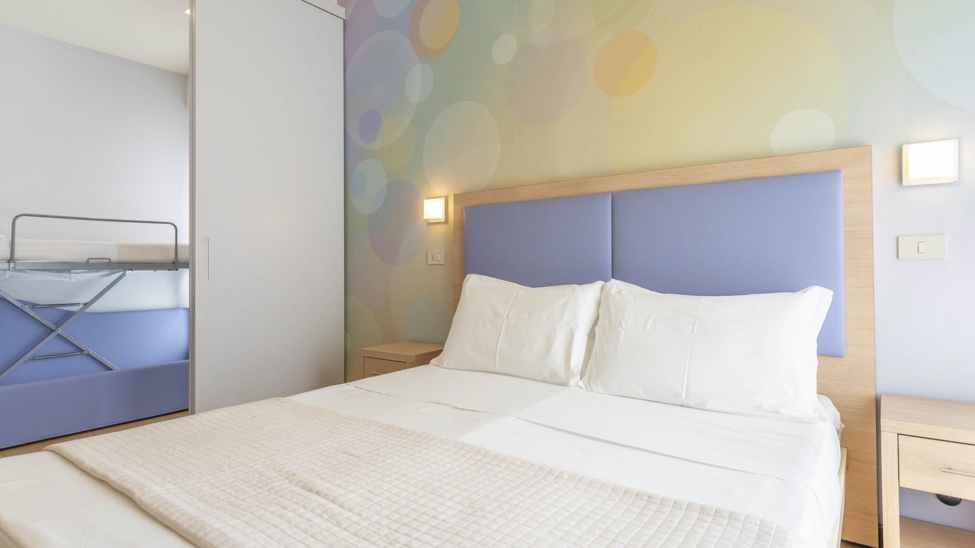 Immagine slide 2 della sezione in primo piano: "Experience an authentic Rimini summer in the perfect place for you!"