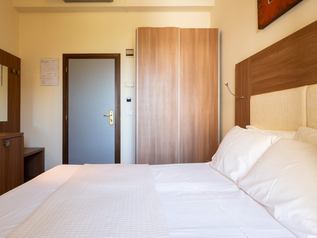 Immagine - "Matrimoniali, Triple e Quadruple"