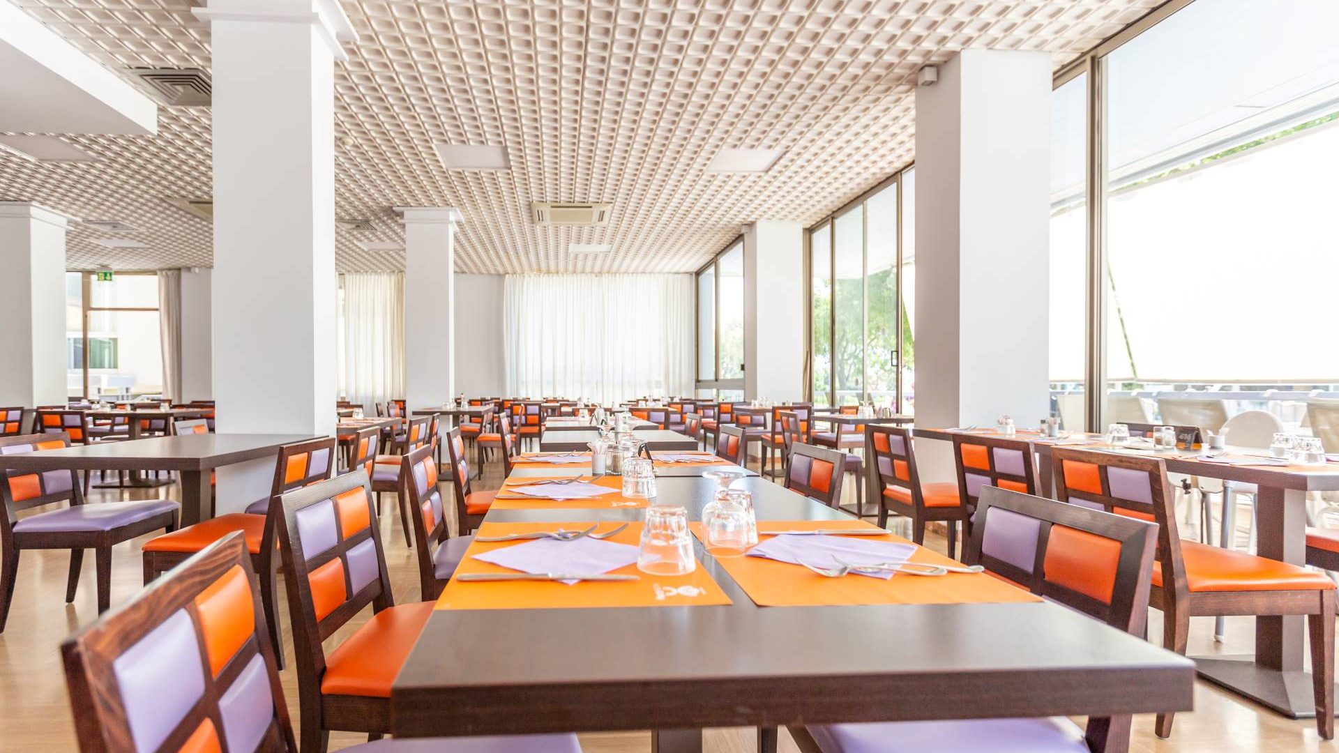 Immagine slide 7 della sezione in primo piano: "Experience an authentic Rimini summer in the perfect place for you!"