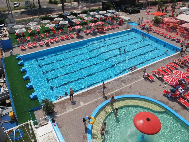 Hotel a Rimini con ingresso al parco acquatico Beach Village con ...